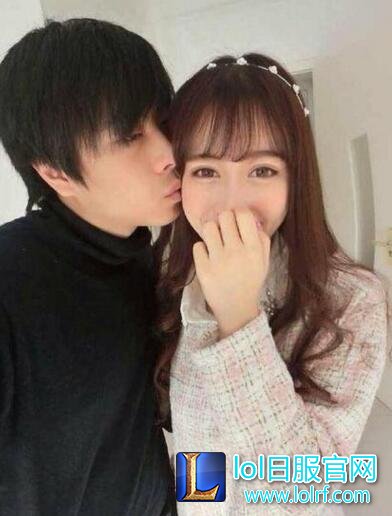 lol55开女朋友UU晒裸背照片 UU照片合集