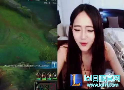 女主播直播吹箫 一言不合表演反手摸胸