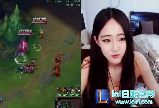女主播直播吹箫 一言不合表演反手摸胸
