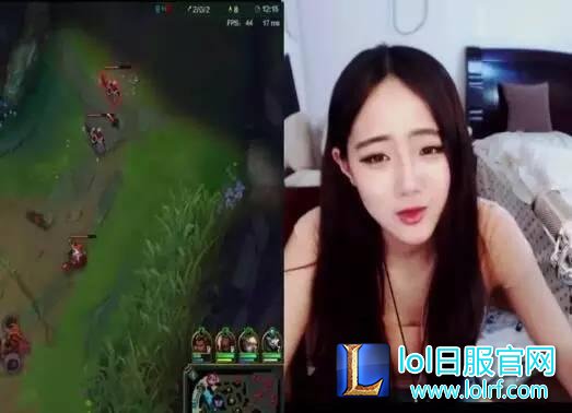 女主播直播吹箫 一言不合表演反手摸胸