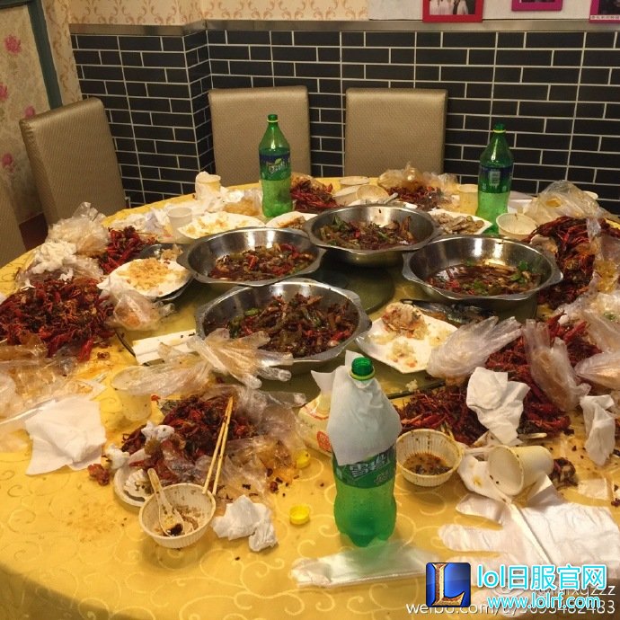 LPL夏季赛开赛在即 RNG全队狂吃小龙虾
