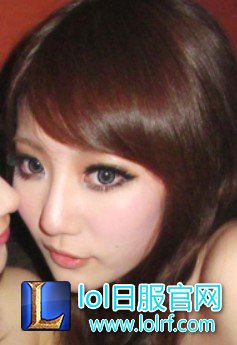 柚子携女伴现身台湾机场 酷似知名主播小訫