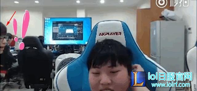 UZI韩服晋级赛失败疯了 队友实力嘲讽惹人笑