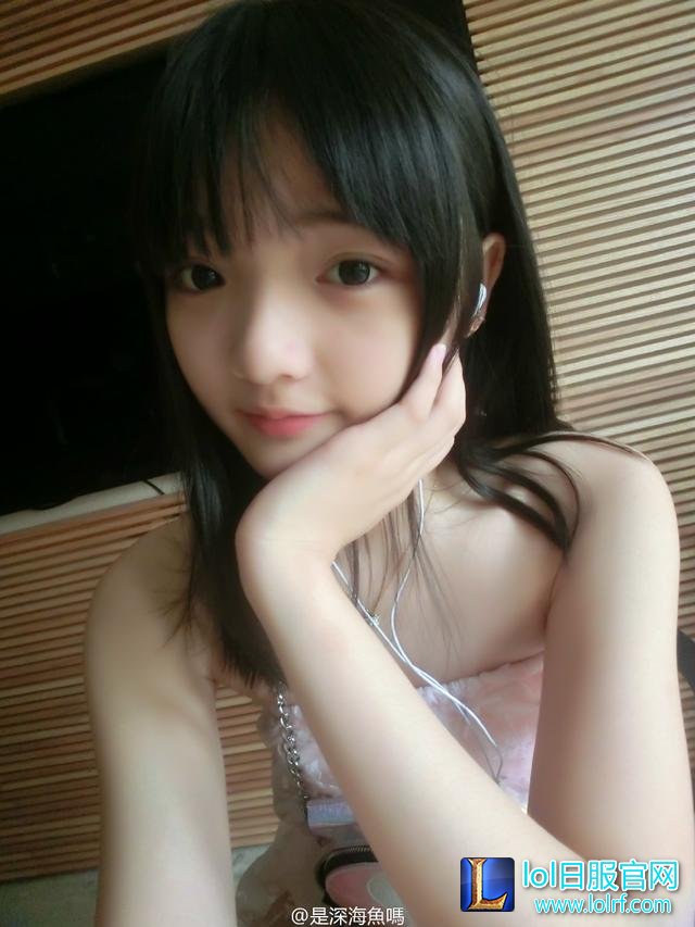 英雄联盟再出奇女子 LLG中单自称小faker