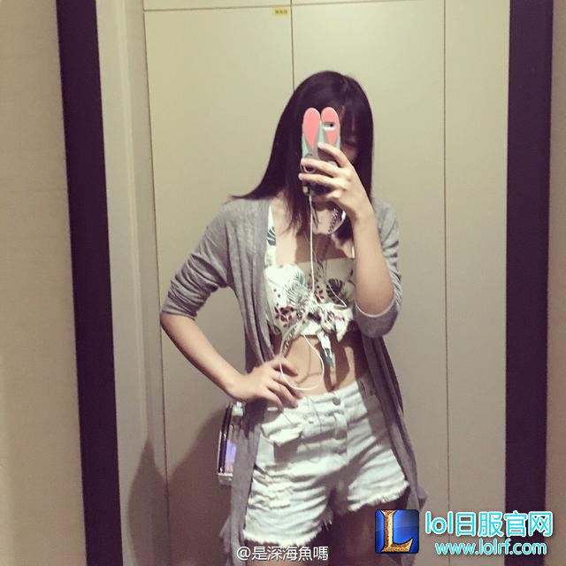 英雄联盟再出奇女子 LLG中单自称小faker