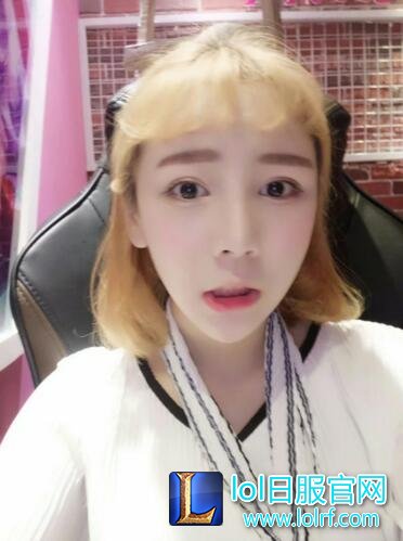 LOL电竞女神涵涵照片 游戏中脾气很炸