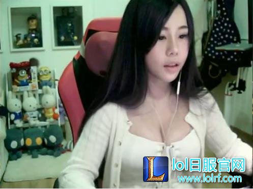 阿怡羞晕在厕所 三骚卡卡竟单排上王者！