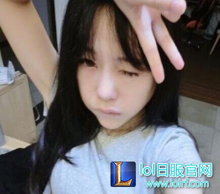 女主播卡卡办生日聚会 经纪人到场全程陪同