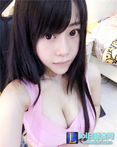 女主播卡卡办生日聚会 经纪人到场全程陪同