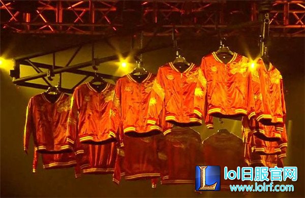 辣眼睛？S6红色出征队服引发大量网友吐槽！