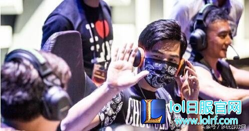 不要猜了 这才是周杰伦玩LOL带口罩的真相