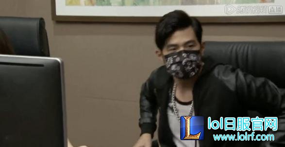 不要猜了 这才是周杰伦玩LOL带口罩的真相