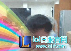 一定是喝了假酒 UZI直播喷水被网友各种恶搞