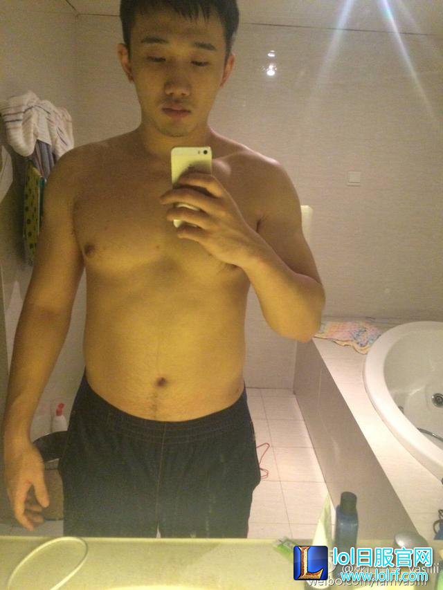电竞死亡宣告你的腹肌呢，怎么成小肚腩了，向pdd看齐？