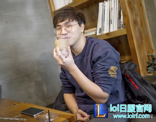 LCK选手出发全明星 机场趣味采访