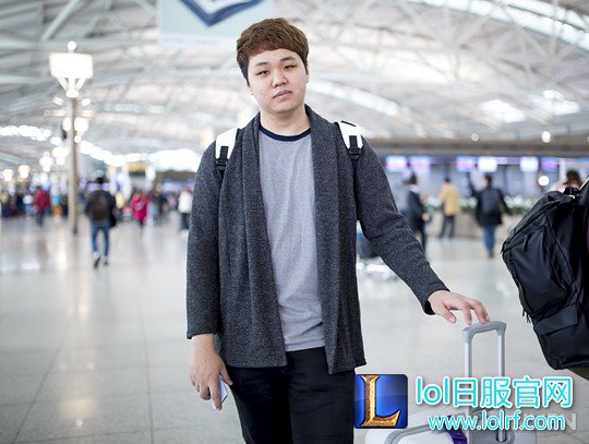 LCK选手出发全明星 机场趣味采访