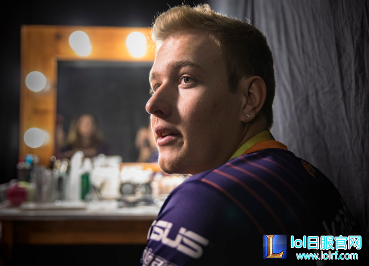 歪果仁真会玩 FOX战队使用卡蜜尔辅助