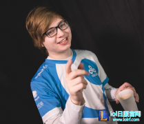 C9战胜FLY保持不败 赛后两队热情拥抱,lol日服