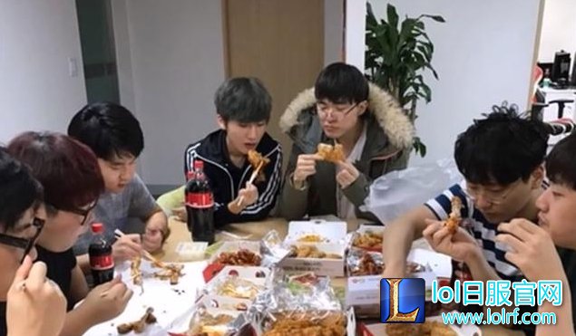 画面太基！Faker和Peanut感情太好！