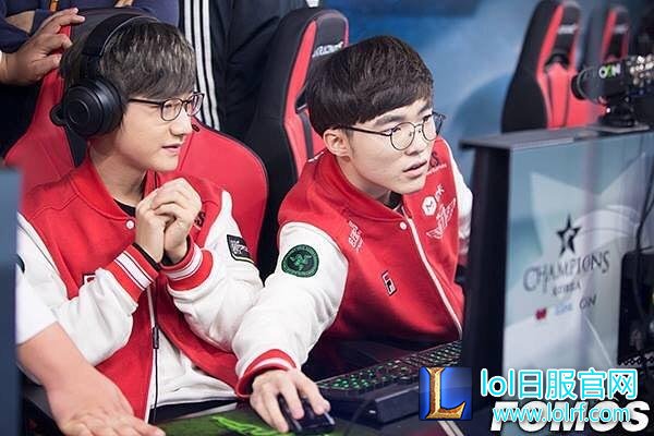 Faker和Peanut感情太好？天天腻在一起画面太基