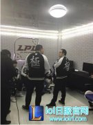 笑笑携PDD回归LPL 穿上战袍上阵打比赛,lol日服