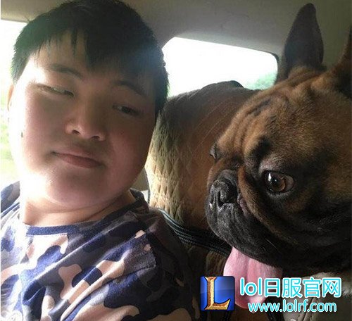 Uzi和他的小狗