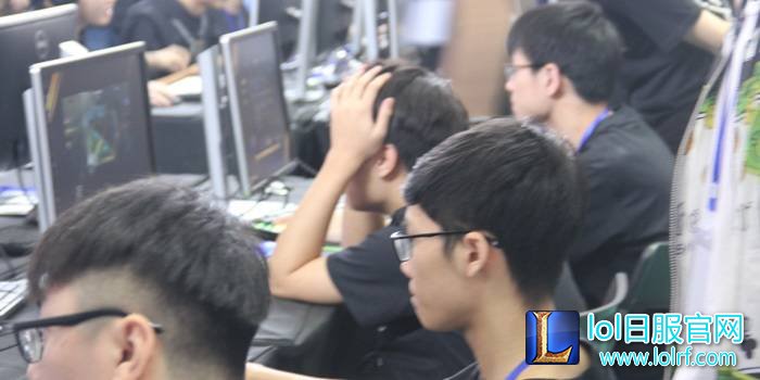 愁云惨淡