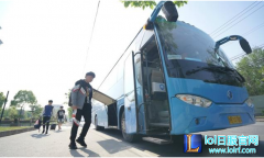 明怀抱美女赶赴南京：Uzi反应相当微妙,lol日服
