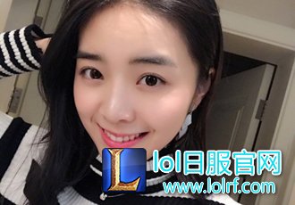 休赛期小姐姐都在干啥？潜水看猫打游戏！
