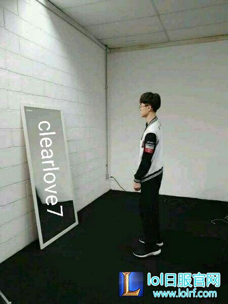 发条被打爆后Faker面镜思过 只是画风好像出了点问题!