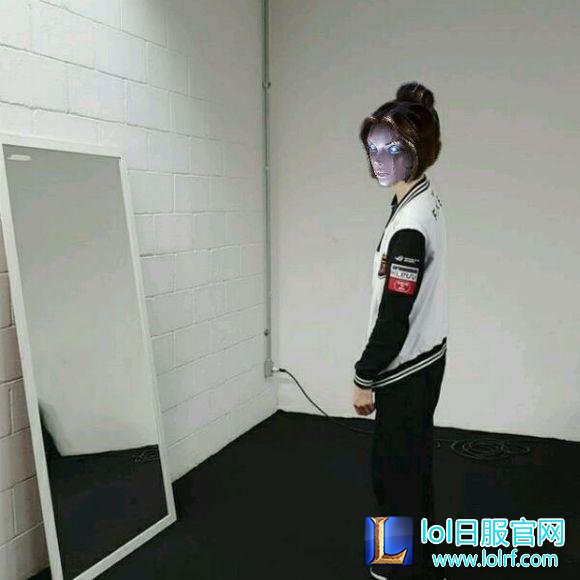 发条被打爆后Faker面镜思过 只是画风好像出了点问题!