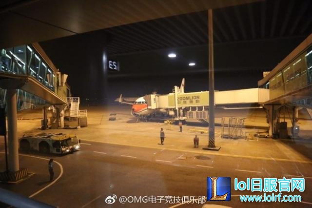 OMG队员抵达长沙参加德杯
