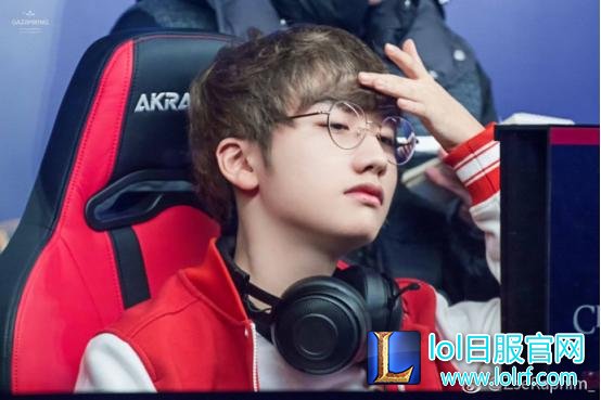 SKT打野小花生直播飚车:在桑拿房我能让男人失去信心