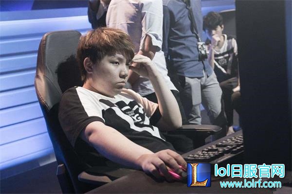 不一样的AJ 画风突变化身古风美男