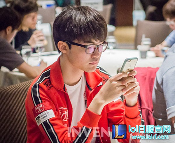 从灰烬中重生:大魔王Faker的电竞历史