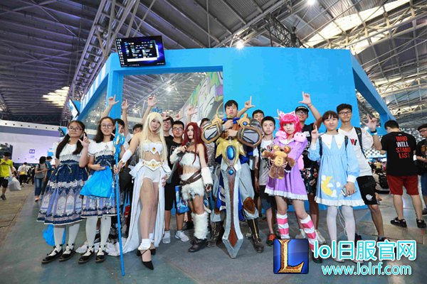 B-world惊现LOL惨案：七尺大汉被萌娘打爆！