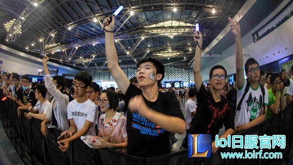 B-world惊现LOL惨案：七尺大汉被萌娘打爆！