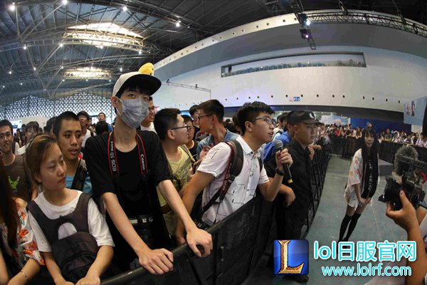 B-world惊现LOL惨案：七尺大汉被萌娘打爆！