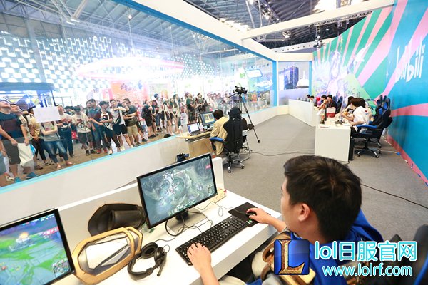 B-world惊现LOL惨案：七尺大汉被萌娘打爆！