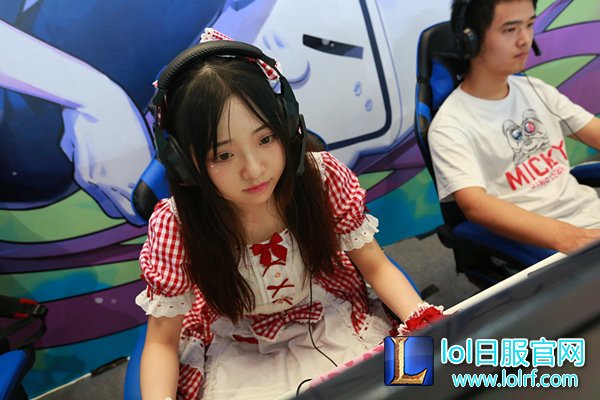 B-world惊现LOL惨案：七尺大汉被萌娘打爆！