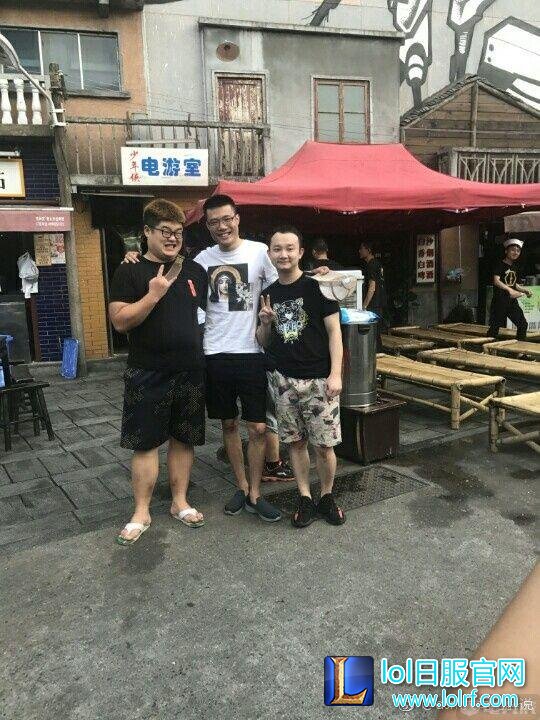 主播齐录玩很6 PDD称与骚男有夫妻相