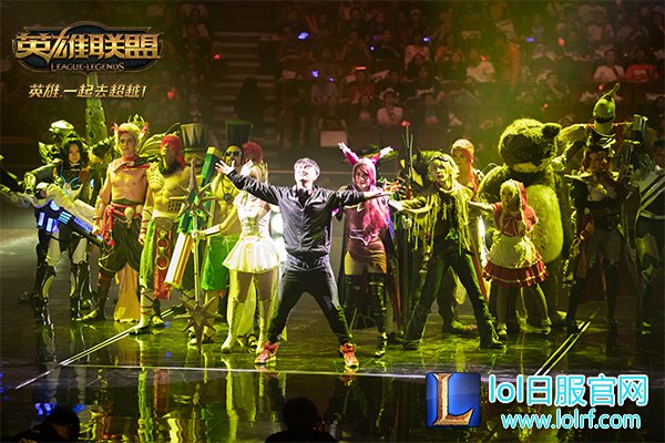 图2：惊艳的Cosplay表演.jpg