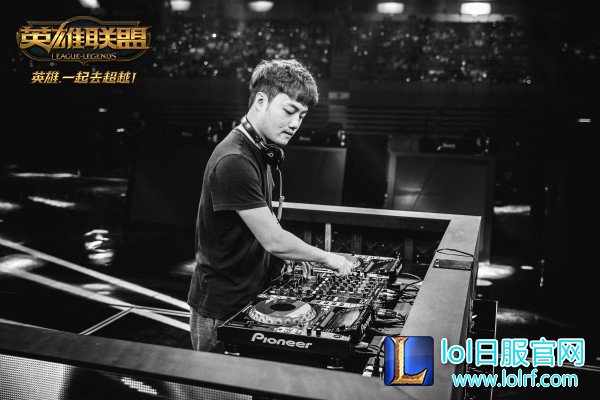 图4：国风DJ徐梦园现场表演.jpg