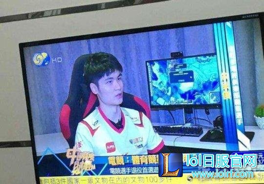 LOL实力中单无状态上了电视,结果竟然被细心网友发现他在挂机?