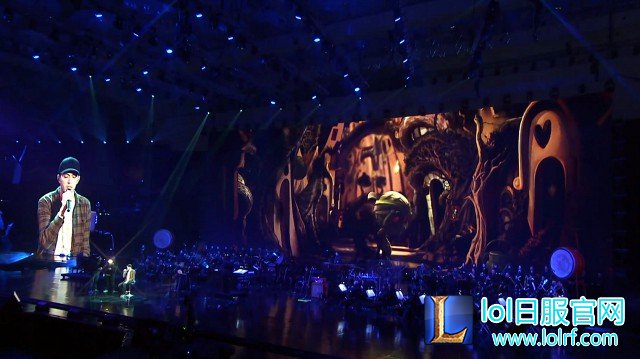 特邀嘉宾歌手献唱英雄主题曲1.jpg