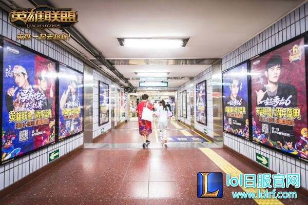 OMG刷屏成都地铁 电竞川军回乡排面大